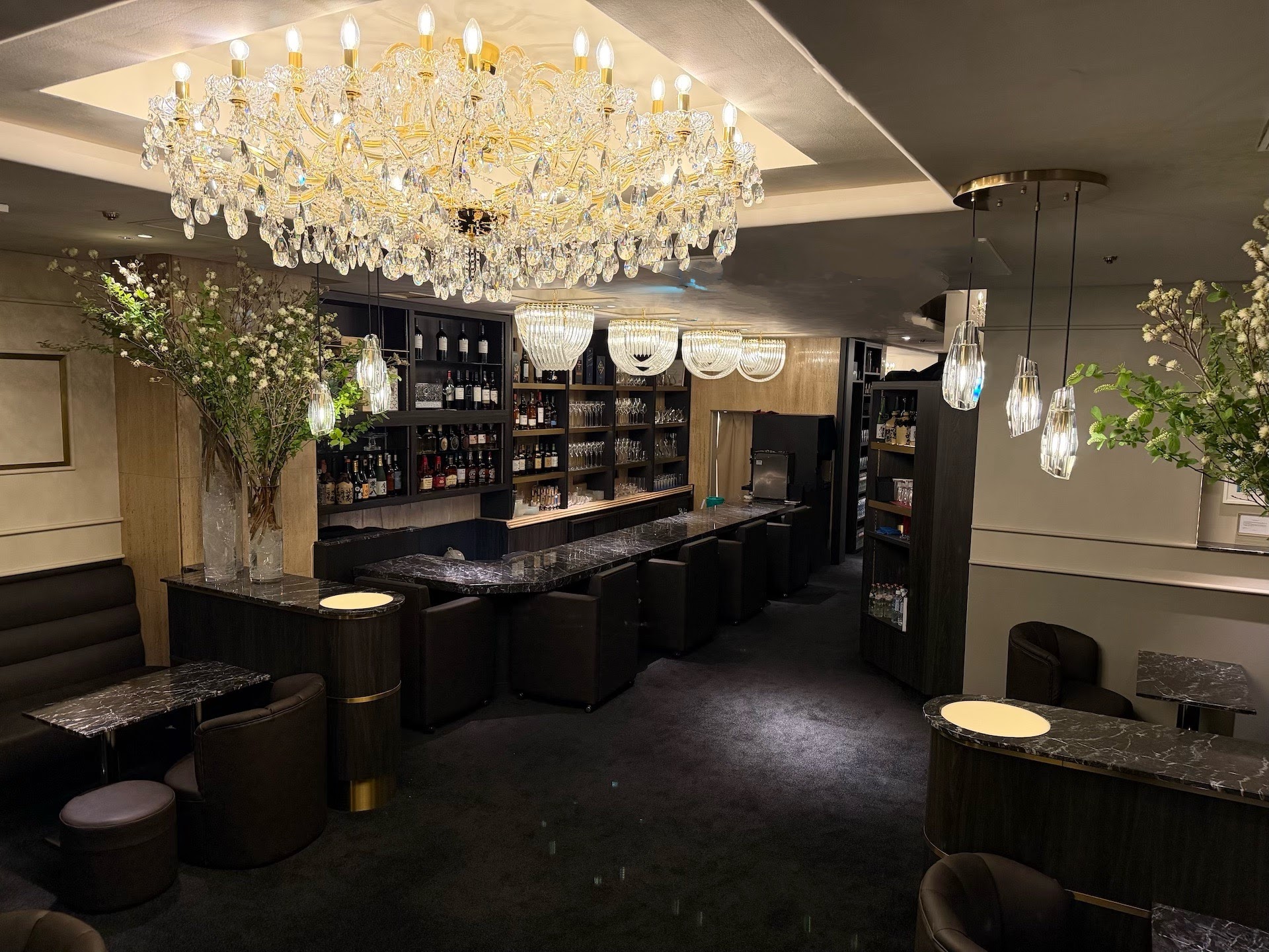 Club ARIA 銀座 会員制クラブ メインカウンターの上質な空間